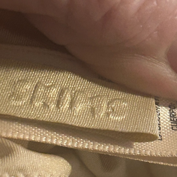 SKIMS No Show Molded Unlined Balconette Bra flaw last photo 38DD 154 - Picture 2 of 8